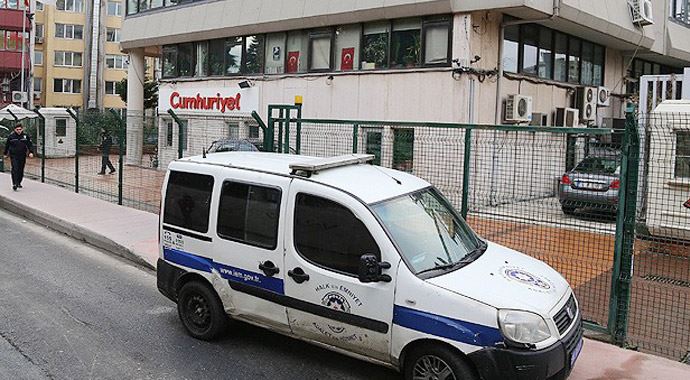 Cumhuriyet gazetesi'nin iki yazarı hakkında flaş gelişme! Cumhuriyet gazetesi'nin iki yazarı hakkında flaş gelişme!