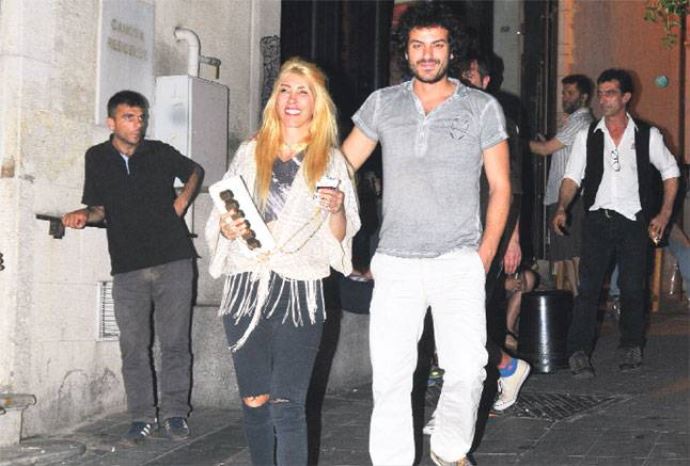 Hande Yener'den 'evleniyorum' mesajı Hande Yener'den 'evleniyorum' mesajı