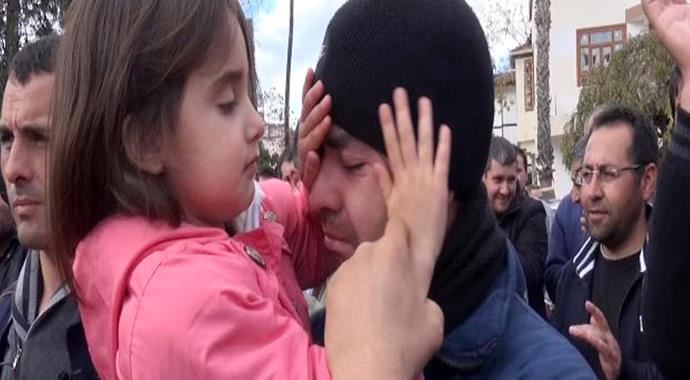 Babasının gözyaşlarını silen Tuana artık çok mutlu Babasının gözyaşlarını silen Tuana artık çok mutlu