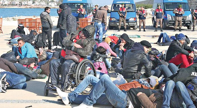 Balıkçı teknesinden 140 göçmen çıktı! Balıkçı teknesinden 140 göçmen çıktı!