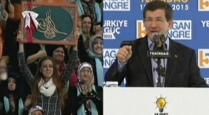 Konuşurken Osmanlı tuğrasını görünce... Konuşurken Osmanlı tuğrasını görünce...