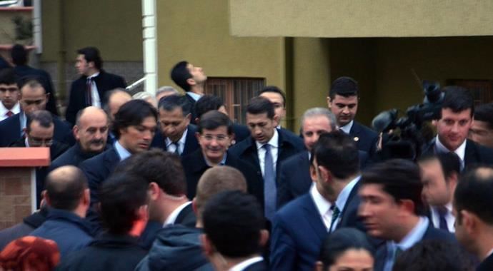 Başbakan Davutoğlu'ndan sürpriz ziyaret Başbakan Davutoğlu'ndan sürpriz ziyaret