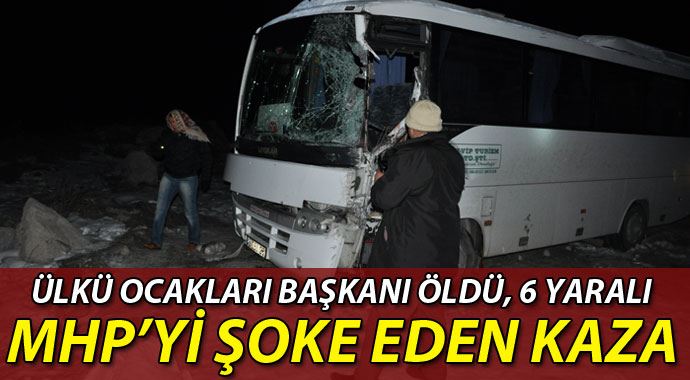 MHP'lileri taşıyan midibüs kaza yaptı: 1 ölü 6 yaralı MHP'lileri taşıyan midibüs kaza yaptı: 1 ölü 6 yaralı