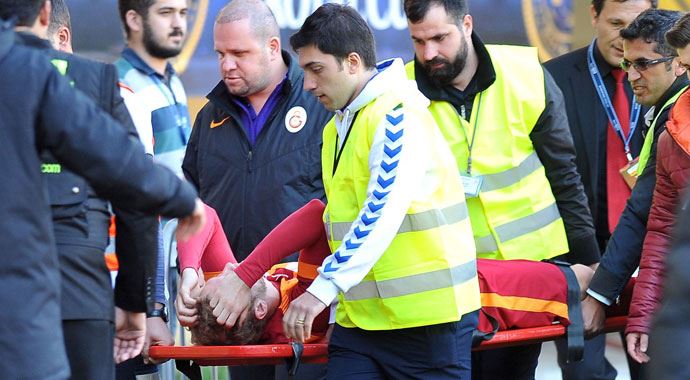 Galatasaray Burak ve Semih'in üzüntüsünü yaşıyor Galatasaray Burak ve Semih'in üzüntüsünü yaşıyor