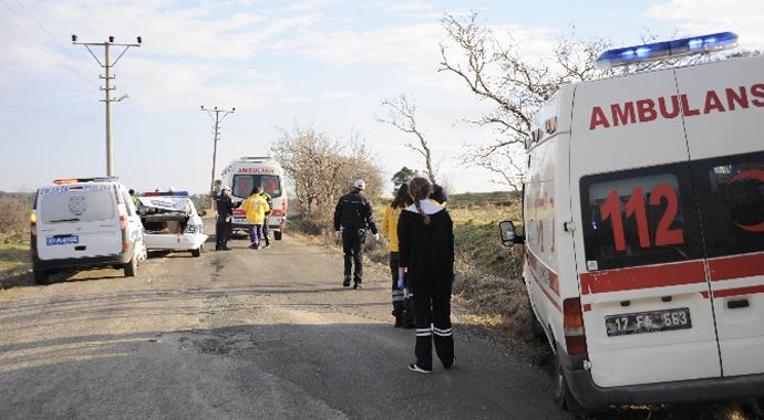 Kazaya giden ambulans polis arabasına çarptı! Kazaya giden ambulans polis arabasına çarptı!