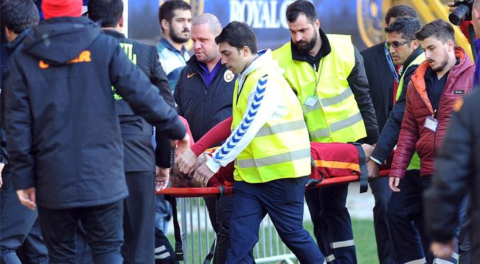 Galatasaray'a büyük şok! Semih Kaya 1 ay sahalardan uzak kalacak Galatasaray'a büyük şok! Semih Kaya 1 ay sahalardan uzak kalacak