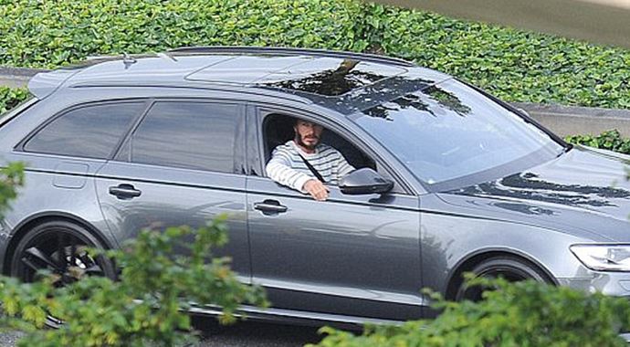 'Eski futbolcudan' satılık hasarlı otomobil 'Eski futbolcudan' satılık hasarlı otomobil