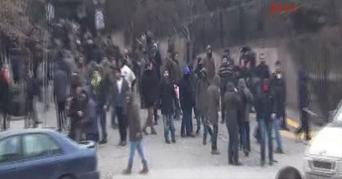 Ankara Üniversitesi'nde 'Charlie Hebdo' kavgası Ankara Üniversitesi'nde 'Charlie Hebdo' kavgası