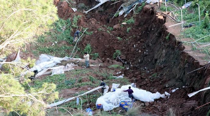 Antalya'da toprak kayması Antalya'da toprak kayması