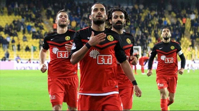 Erkan Zengin imzayı atıyor! Erkan Zengin imzayı atıyor!