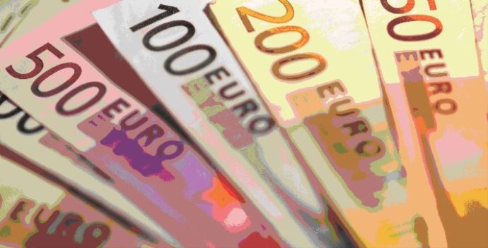 Euro, son dört yılın en düşük seviyesinde Euro, son dört yılın en düşük seviyesinde