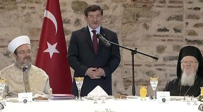 Davutoğlu: &#039;Ötekileştirmeye karşı sesimizi duyurmalıyız&#039;