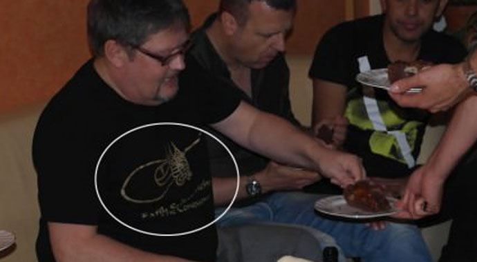 Hakimin giydiği tişört olay oldu! Hakimin giydiği tişört olay oldu!