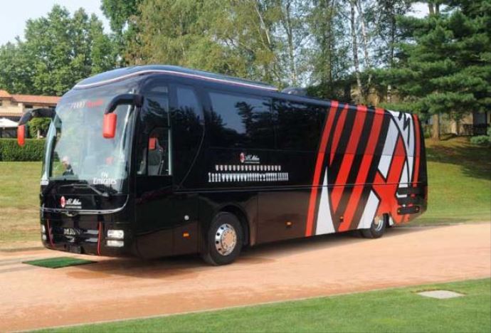Milan takım otobüsünü sattı Milan takım otobüsünü sattı