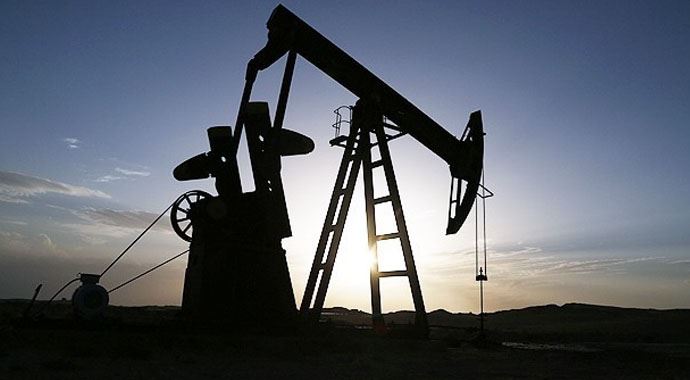 Petrol düşüyor çekişme artıyor