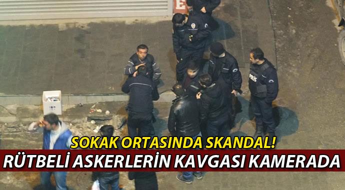 Sokakta rezillik! Rütbeli askerlerin kavgası kamerada