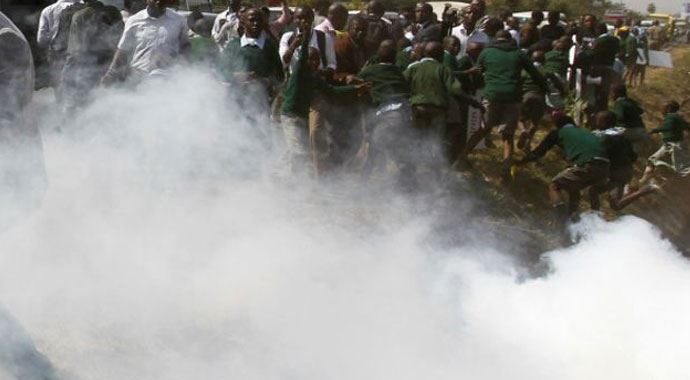 Kenya'da göz yaşartıcı gaz alarmı Kenya'da göz yaşartıcı gaz alarmı