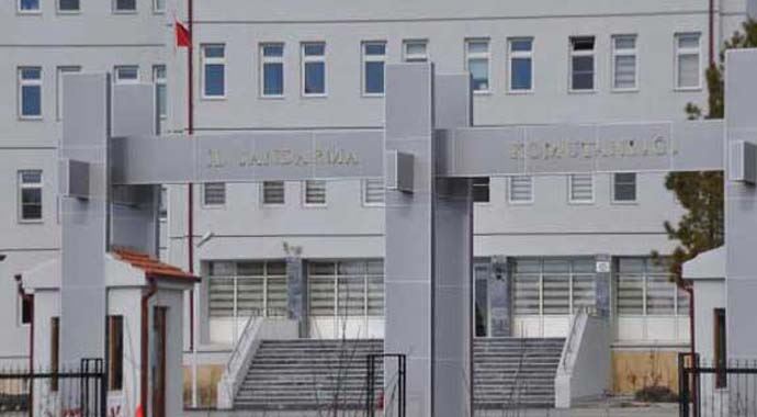 Uzman çavuş komutanlık binasında kendini öldürdü!