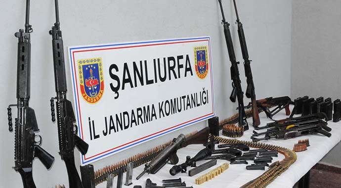 Şanlıurfa'da silah operasyonu: 4 gözaltı Şanlıurfa'da silah operasyonu: 4 gözaltı