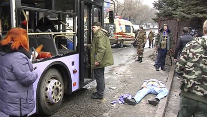 Otobüs durağına top mermisi düştü: 13 ölü