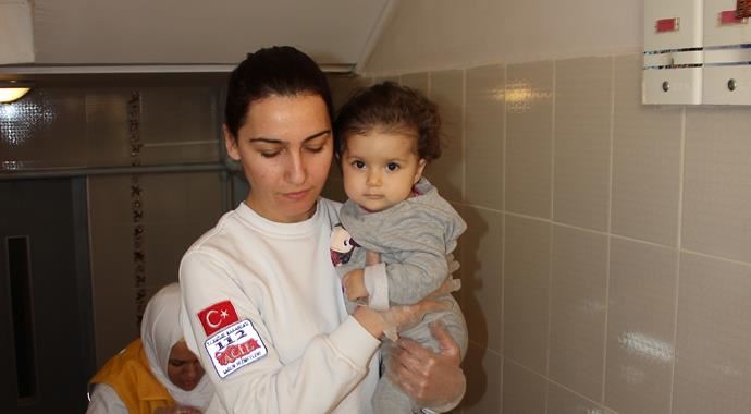 Kocası kapıyı kilitledi, hasta bebeğiyle mahsur kalan kadın polis aradı Kocası kapıyı kilitledi, hasta bebeğiyle mahsur kalan kadın polis aradı