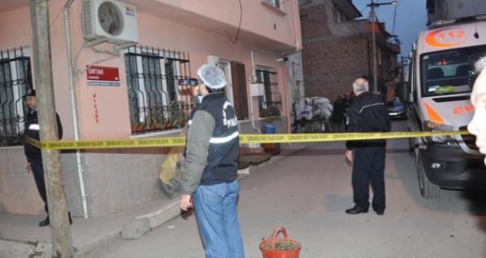 Yol kenarındaki içi dolu çuvaldan ceset çıktı!