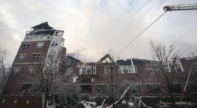 Türk diplomatların yaşadığı sitedeki yangın söndürüldü Türk diplomatların yaşadığı sitedeki yangın söndürüldü