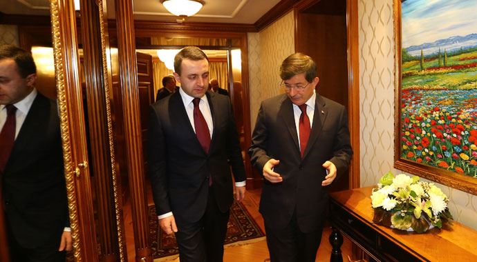 Davutoğlu'nun yoğun trafiği Davutoğlu'nun yoğun trafiği