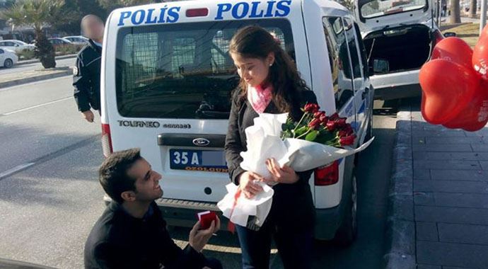 Şüpheli araçtan 'evlilik teklifi' çıktı Şüpheli araçtan 'evlilik teklifi' çıktı