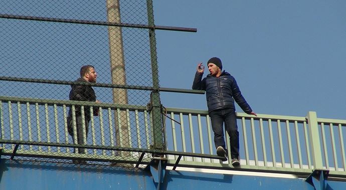 Haliç Köprüsü'nde intihar etmek istedi ama... Haliç Köprüsü'nde intihar etmek istedi ama...