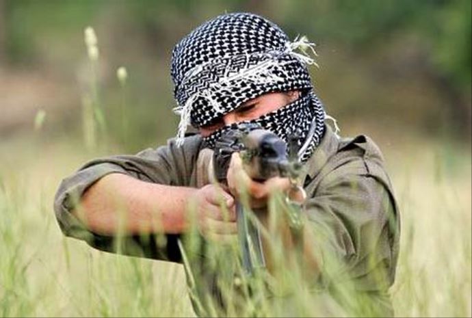 Şırnak ve Ağrı'da 4 terörist teslim oldu Şırnak ve Ağrı'da 4 terörist teslim oldu