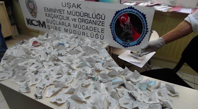 Uşak'taki uyuşturucu operasyonunda 19 kişi tutuklandı Uşak'taki uyuşturucu operasyonunda 19 kişi tutuklandı