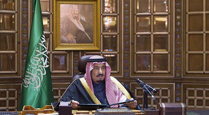 Suudi Arabistan halkı yeni kralına biat ediyor Suudi Arabistan halkı yeni kralına biat ediyor