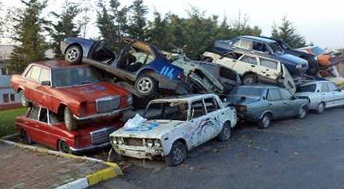 Hurda araçlar trafikten çekildi Hurda araçlar trafikten çekildi