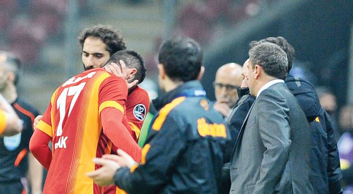 Ç.Rize maçında yeniden sakatlanan Burak Yılmaz yürek burktu Ç.Rize maçında yeniden sakatlanan Burak Yılmaz yürek burktu