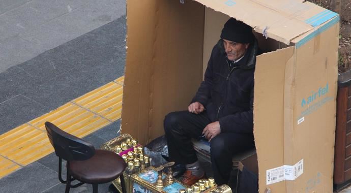 Soğuğa kartonlu önlem! Soğuğa kartonlu önlem!