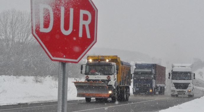 Bolu Dağı'nda kar yeniden başladı Bolu Dağı'nda kar yeniden başladı