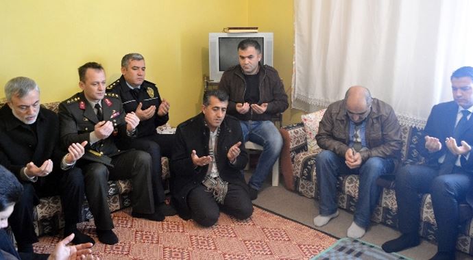 Şehit evine ateş düştü Şehit evine ateş düştü