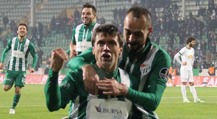 Bursaspor Akhisar'a acımadı: 3-1 Bursaspor Akhisar'a acımadı: 3-1
