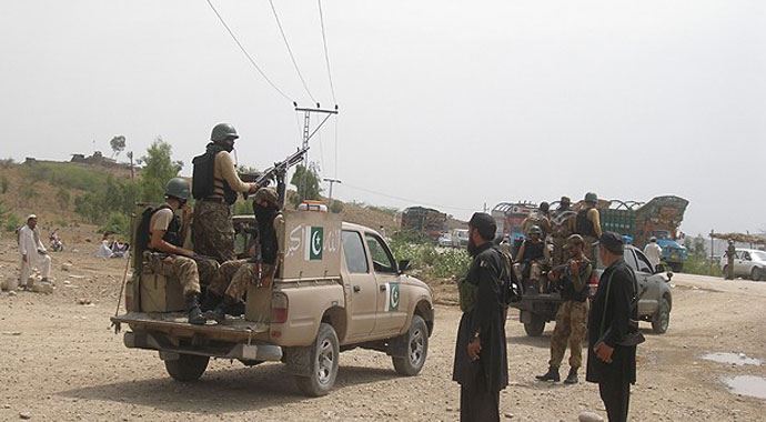 Pakistan&#039;da Taliban&#039;a büyük operasyon: 31 ölü