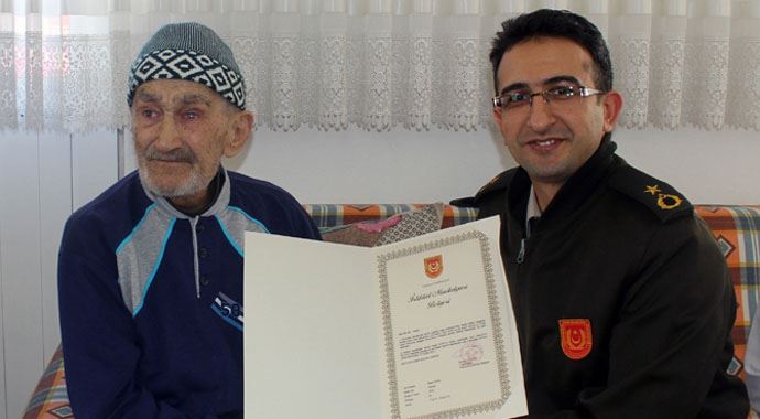 Gözyaşları içerisinde madalyasına kavuştu Gözyaşları içerisinde madalyasına kavuştu