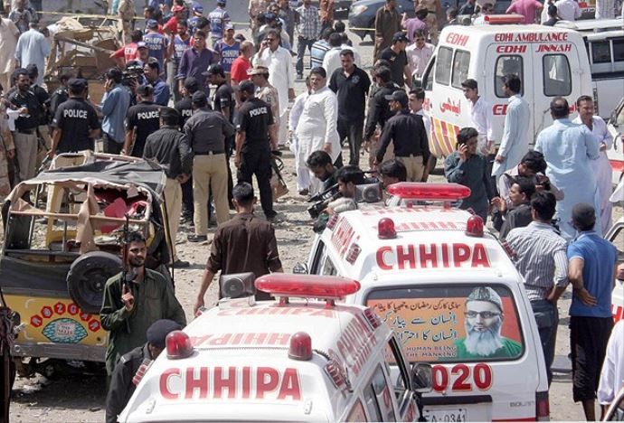 Pakistan&#039;da futbol sahasında bombalı saldırı