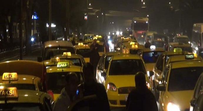 Taksi ücretini beğenmedi, dehşet saçtı Taksi ücretini beğenmedi, dehşet saçtı