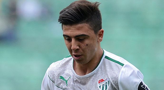 Fenerbahçe'den Bursaspor'un genç yıldızına teklif Fenerbahçe'den Bursaspor'un genç yıldızına teklif