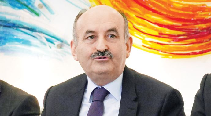 Bakan Müezzinoğlu: Erkek için en büyük kariyer babalıktır Bakan Müezzinoğlu: Erkek için en büyük kariyer babalıktır