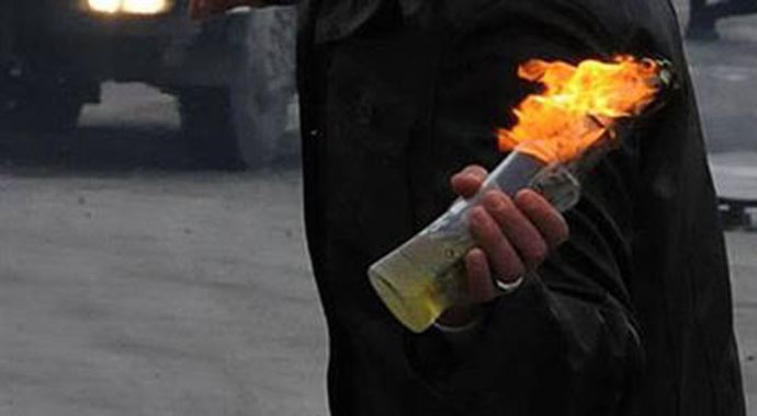 Kavgalı olduğu adamın evine molotof attı