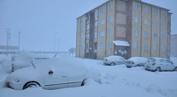 Bitlis'te kar 250 köy yolunu kapadı Bitlis'te kar 250 köy yolunu kapadı