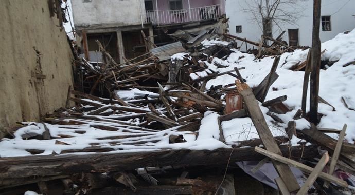 Tarihi sinema kar yağışını kaldıramadı Tarihi sinema kar yağışını kaldıramadı