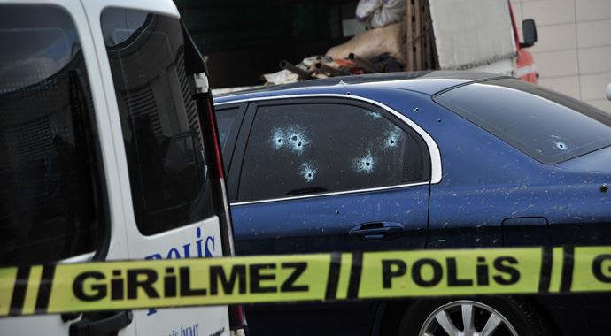 İş adamı otomobilinde uğradığı kalaşnikoflu saldırıda yaralandı