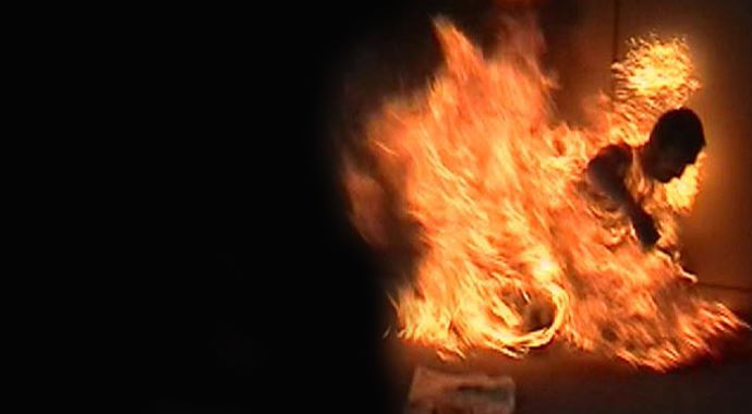 IŞİD Ebola'ya yakalanan 5 militanını yakarak öldürdü IŞİD Ebola'ya yakalanan 5 militanını yakarak öldürdü